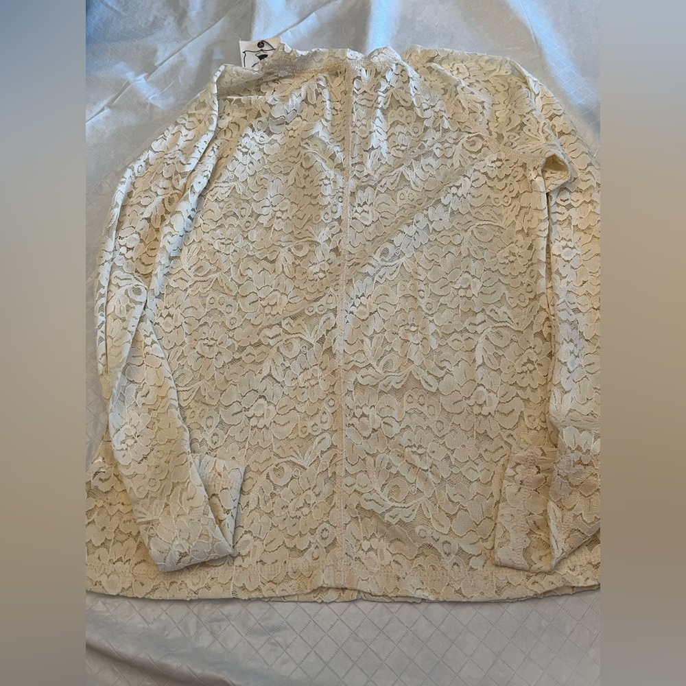 Easel NWT sz Small long sleeve cream stretchy top